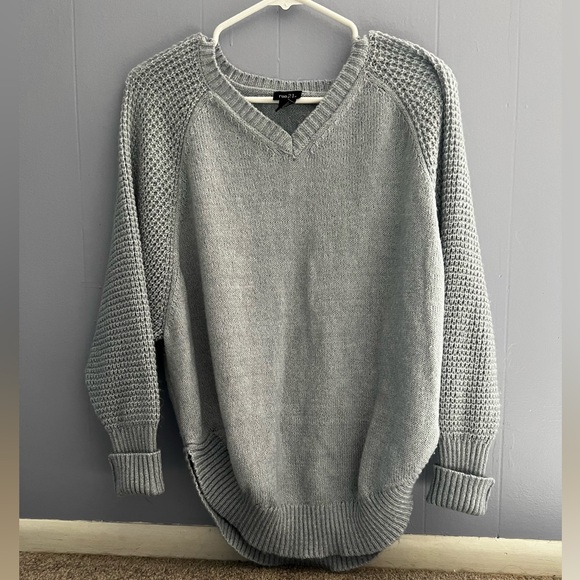 Rue21 light/pale blue sweater in size Medium - Picture 2 of 4